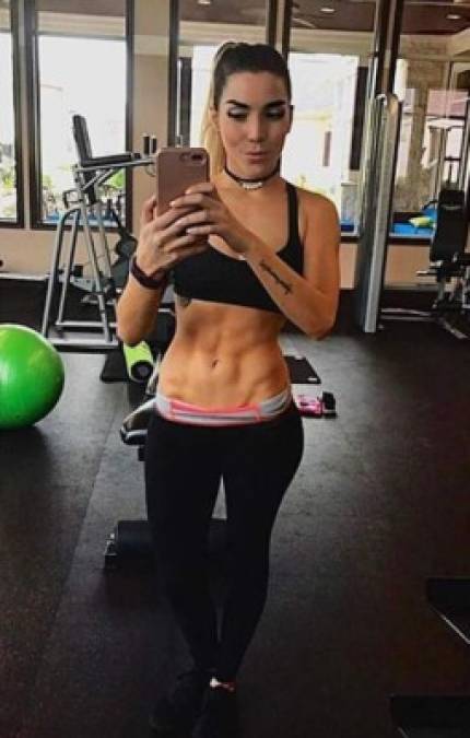 Si bien no ha incursionado ni en el canto o la actuación, Frida Sofía forma parte del mundo de los influencer, pero del lado del fitness, al ser una entrenadora física profesional decidió compartir sus secretos por medio de Instagram, donde tiene una cuenta dedicada a este tema @frida.fitness y durante algún periodo lo hizo en televisión en el programa Despierta América.