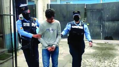 El guardia Dorian Isaac Chávez enfrenta el cargo de violación agravada calificada.