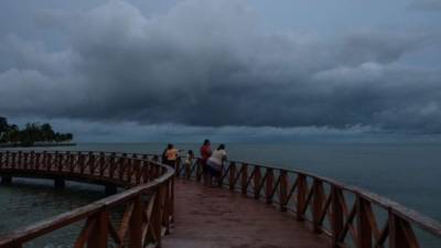 Franklin se desplaza hacia el oeste con una velocidad de traslación de 13 millas por hora.