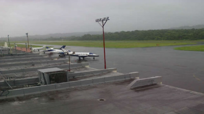 Los vuelos en el aeropuerto Golosón de La Ceiba continuarán suspendidos hasta que las condiciones climatológicas mejoren.