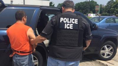 Los detenidos están en custodia de la Migra.