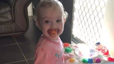 Giana de un año fue auxiliada por su madre y por la función del iPhone.