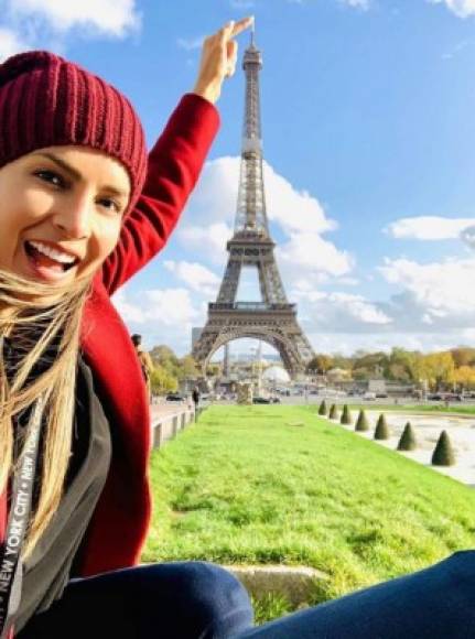 En París la pareja hizo su última parada en la famosa Torre Eiffel.