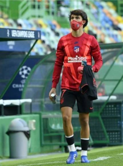 João Félix empezó el partido en el banco de suplentes.