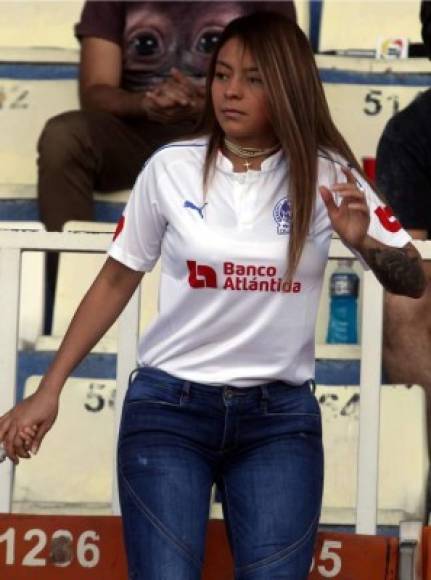 Ella es la colombiana Vivian García, esposa del futbolista cafetero del Olimpia, Jaime Córdoba.