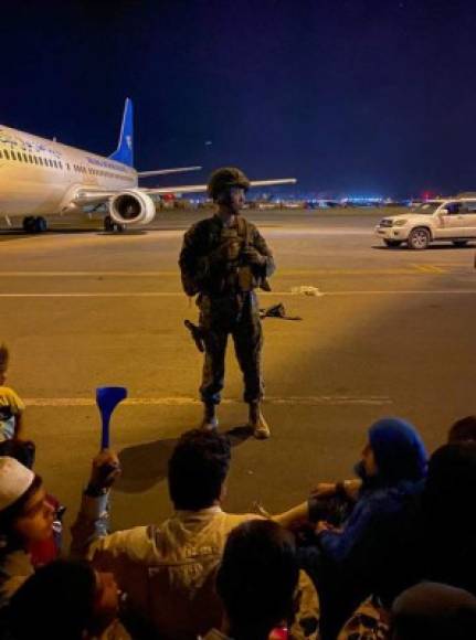 El portavoz apuntó que las autoridades estadounidenses no desean que nadie más resulte herido ante las imágenes del caos desatado en el aeropuerto con cientos de personas tratando de huir de Afganistán intentando encaramarse a un avión que estaba despegando.