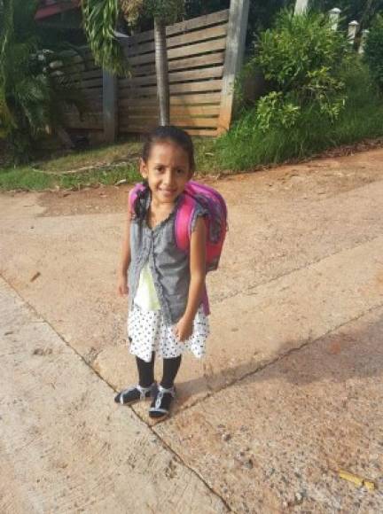 Carmen Zoe Albert Vargas de 5 años quiere ser taxista y bombera.