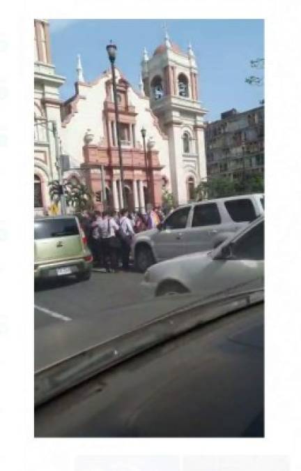 Pánico entre la tercera avenida y primera calle de San Pedro Sula. Las personas salieron de sus vehículos asustadas por el fenómeno.