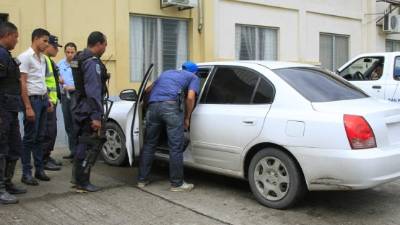 Los detenidos se conducían en un turismo sin placas.