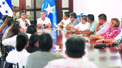 El presidente Hernández estuvo el fin de semana en Comayagua, donde habló de política con dirigentes del Partido Nacional.