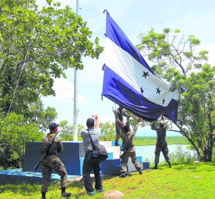 El Salvador protesta por izada de Bandera en isla Conejo