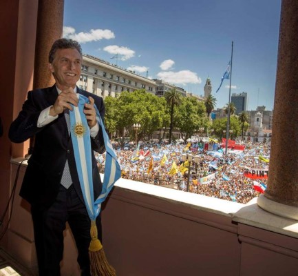 Macri celebra investidura bailando
