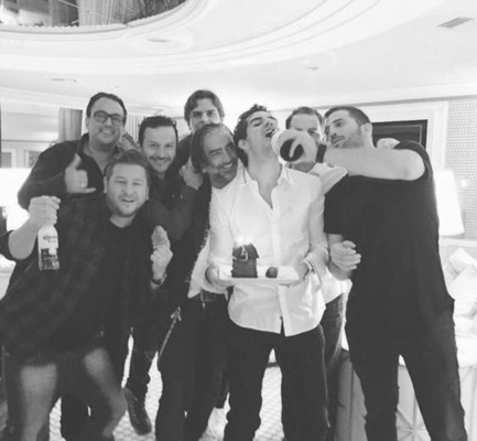 Alejandro Fernández sobre fotos: 'dejé que me retrataran de manera ridícula'