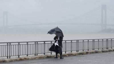 Henri, ahora tormenta tropical, está cerca de la costa del noreste de EE.UU.