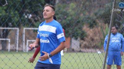 Hernán Medina todavía no ha podido debutar como DT del Motagua.