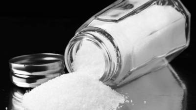 Se debe reducir la ingesta de sal en las comifas, así evitará sufrir de enfermedades crónicas.