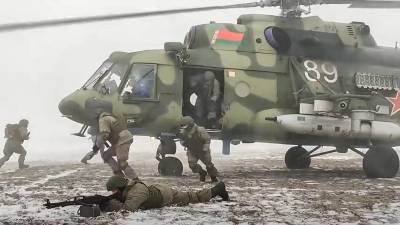 Militares rusos durante maniobras militares en Bielorrusia en febrero pasado.