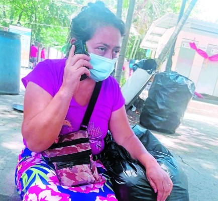 Sucesos, Santa Cruz hombre machetea su exmujer aqui su madre en las afueras del hospital Mario Rivas.