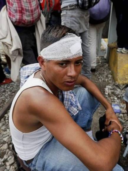 Los heridos fueron atendidos por bomberos voluntarios guatemaltecos.
