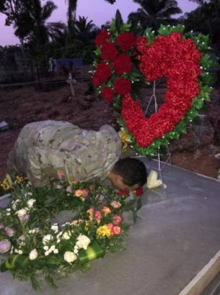 Austin Daniel nunca se imaginó que su boda en Honduras iba a ser una tragedia para su amada, que la iba a ver en un ataúd y enterrada en el cementerio general de aldea el pino de El Porvenir, Atlántida.