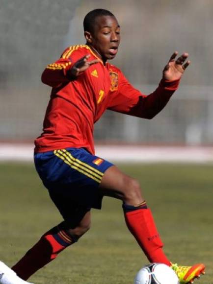 Nacido el 25 de enero de 1996 en Barcelona, el jugador con ascendencia maliense también ha estado en las categorías menores de la selección española.