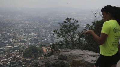Esperan lluvias para despejar bruma de la ciudad