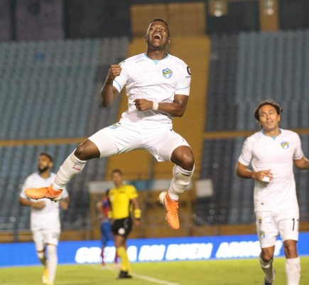 Júnior Lacayo se luce tras darle triunfo al Comunicaciones en su debut en Guatemala