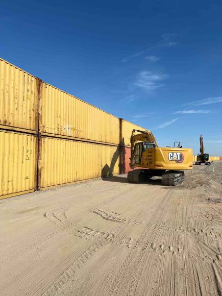 Así es el muro de contenedores con el que Arizona busca evitar el paso de inmigrantes