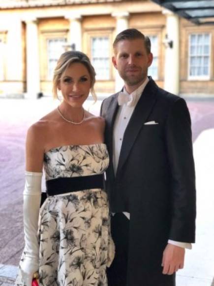 Eric Trump, uno de los hijos más discretos del magnate, llegó al banquete acompañado de su esposa, Lara. La pareja espera su segundo hijo.