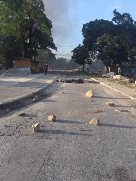 Las manifestaciones se presentaron en el tramo de la salida hacia Choloma, entre el sector de Río Blanco y la colonia Fesitranh.