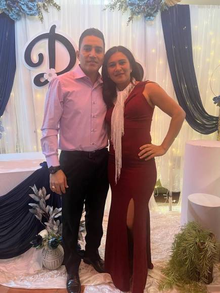 Glenda: “Por muchos años más juntos, mi esposo”.