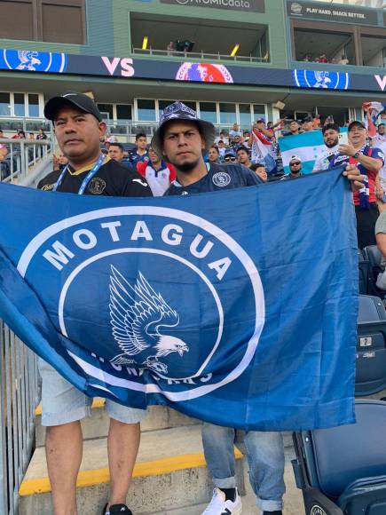 Los aficionados de Motagua también se presentaron en el recinto. 