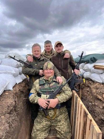 Igor se unió hace semanas al ejército de Ucrania en su lucha por contener la ofensiva rusa bajo sus fronteras. A sus 56 años, ha pasado de rozar la clasificación para los octavos de final de la máxima competición continental a la guerra...
