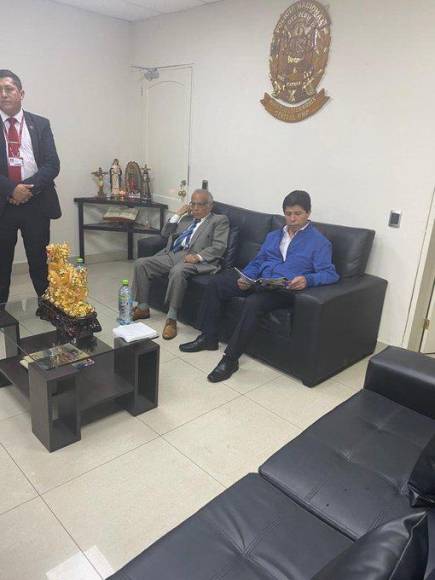 El Congreso de <b>Perú</b> destituyó este miércoles al presidente izquierdista Pedro Castillo por “incapacidad moral”, ignorando la decisión del mandatario de disolver el Parlamento y reorganizar el sistema de justicia.