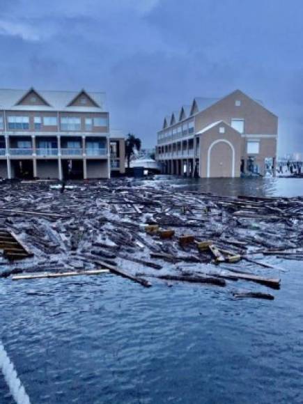 Sally, que se formó al sur de Florida, donde produjo intensas lluvias durante el fin de semana, es uno de los cinco ciclones actualmente activos en el Atlántico, un fenómeno que solo se registró una vez antes, en septiembre de 1971, según los meteorólogos.