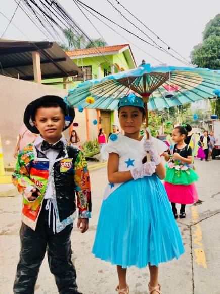 Mateo y Emely de tercer grado de prebásica.