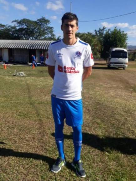 Emiliano Bonfigli: LLegó para la reciente campaña al Olimpia, pero el delantero argentino no pudo destacar y ya fue dado de baja. Apenas disputó cuatro partidos y solamente anotó un gol.