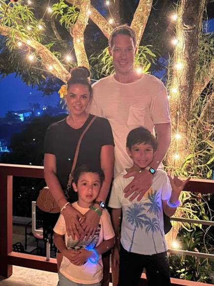 Además de su esposo, sus bellos hijos están con Ana Jurka en Honduras. La familia presumió en sus redes sociales su llegada al territorio hondureño.