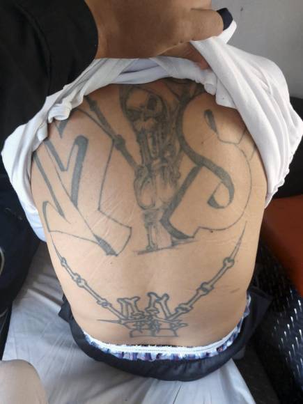 This handout picture released by Guatemala's National Civil Police Press Office on December 8, 2022, shows Salvadoran gang leader Eduardo Perez after arrest in Valle Nuevo, Guatemala. - Perez, an alleged leader of the violent Mara Salvatrucha (MS-13), was arrested in Guatemala, and handed over to the police of El Salvador, an official source reported. (Photo by Handout / Guatemala's National Civil Police Press Office / AFP) / RESTRICTED TO EDITORIAL USE - MANDATORY CREDIT "AFP PHOTO / GUATEMALA'S NATIONAL CIVIL POLICE " - NO MARKETING - NO ADVERTISING CAMPAIGNS - DISTRIBUTED AS A SERVICE TO CLIENTS