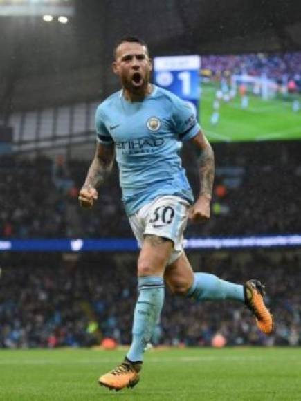 Nicolás Otamendi: El defensor argentino de 32 años de edad sería uno de los primeros en irse del Manchester City. Planea retirarse en Argentina en donde lo espera River Plate.