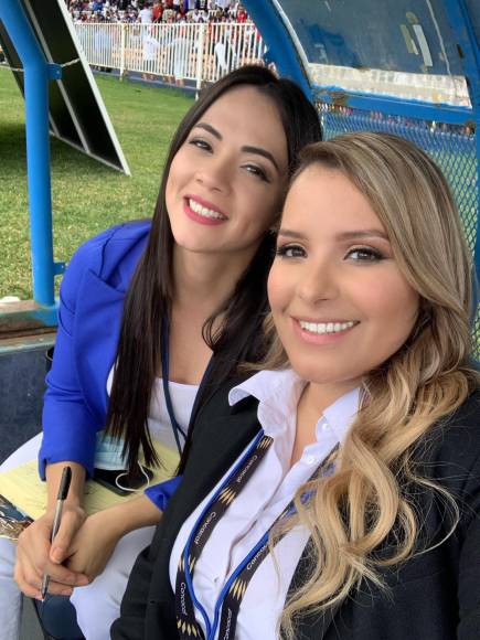 Una selfie para recordar la final que han cubierto Isabel Zambrano y Tanya Rodríguez.