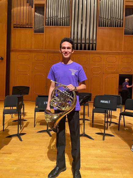 Kevin Juárez tiene 21 años, estudia Music Performance con énfasis en corno francés.