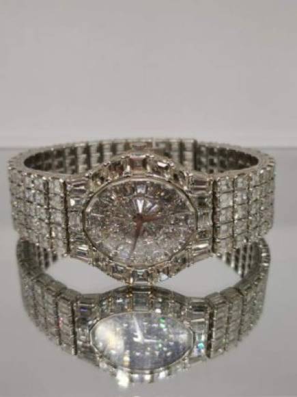 La joya de mayor precio de salida es un reloj marca Piaget fabricado en oro blanco de 18 quilates y 227 diamantes de diferentes calibres incrustados en esfera y correa, en 2,95 millones de pesos (155,516 dólares).