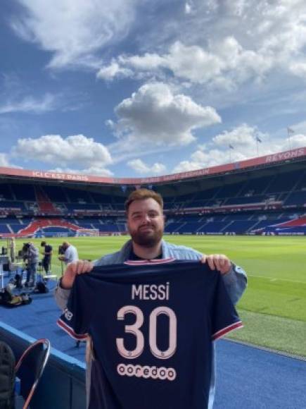 Ibai Llanos es un youtuber, streamer y locutor de esports español. El joven estuvo como invitado especial en la presentación de Messi como jugador del PSG.¿Cómo se ha ganado la confianza de 'La Pulga'?