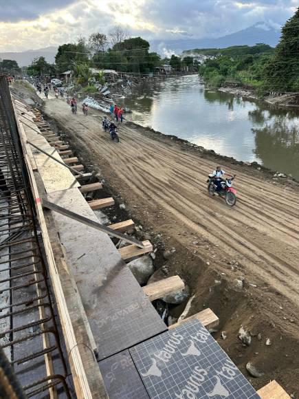 Funden losa del puente que conduce a Jucutuma