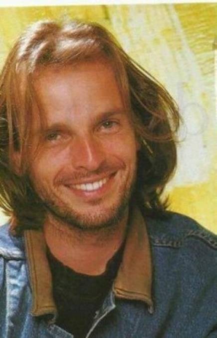 Miguel Bosé ha vendido más de 30 millones de discos, sus décadas de carrera musical, lo colocan entre los astros de la música en español. <br/><br/>Su buen rostro en el pasado le abrió las puertas del mundo musical y de las películas.