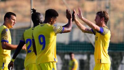 Choco Lozano fue felicitado por sus compañeros tras su gol marcado al Málaga.