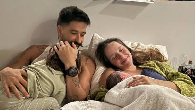 Camilo y Evaluna junto a sus retoños.