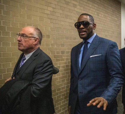 R. Kelly: detienen a tres hombres vinculados en su caso por supuesto abuso