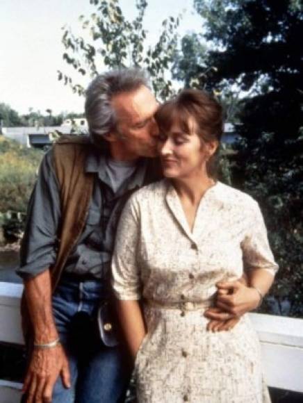 Los Puentes de Madison - The Bridges of Madison County. EU, 1995.<br/><br/>Dirige: Clint Eastwood.<br/>Actúan: Meryl Streep, Clint Eastwood, Annie Corley.<br/><br/>Francesca Johnson es un ama de casa dedicada a la rutina familiar. Mientras su familia está fuera del pequeño pueblo en el que viven, ella se enamora de un fotógrafo llamado Robert.<br/><br/>Vela por...<br/><br/>Sydney Pollack y Robert Redford fueron considerados para dirigir esta película. El puente en el que se conocen los protagonistas de la cinta fue consumido por el fuego en 2002. Catherine Deneuve audicionó para el protagónico de este filme, papel que finalmente fue interpretado por Meryl Streep.<br/>